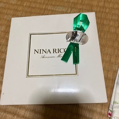NINA RICCI 花柄 ハンカチ の画像