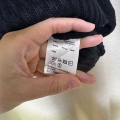 服8【使い勝手抜群】ブラックニットトップスの画像