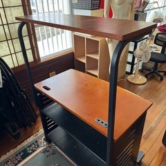 パソコンデスクの画像