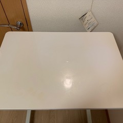 ホワイト昇降式デスクの画像