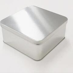 四角の空缶（お菓子などが入っていた等）