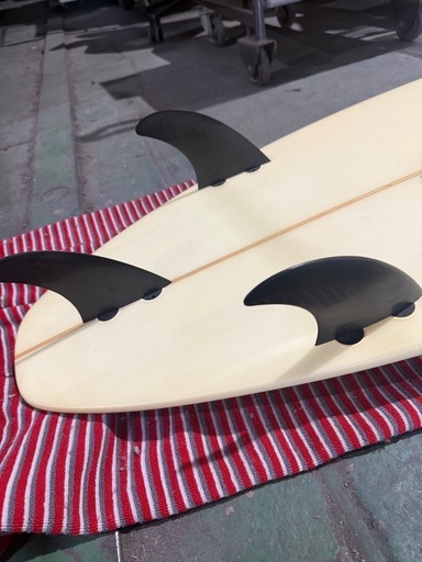 【良品】ショートボード 6’4 FCSトライフィン リーシュ ボードカバー付き