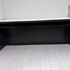 オフィス　テーブルの画像