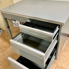 シンプルで頑丈! 引き出し&袖箱付きスチールデスク オフィスデスク 片袖事務机(鍵なし)の画像