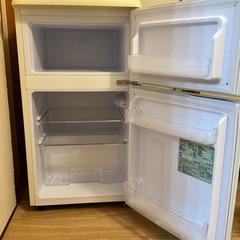 レトロなミニ冷蔵庫の画像
