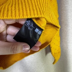 服23【差し色に！】ユニクロ　マスタード　ニットトップスの画像
