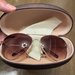 IZONE NEW YORK サングラスの画像