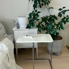 (ほぼ新品) IKEA   サイドテーブルの画像