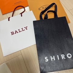 ギフトボックスとショッパーの画像