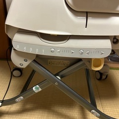 コンビ　電動ハイローチェアの画像