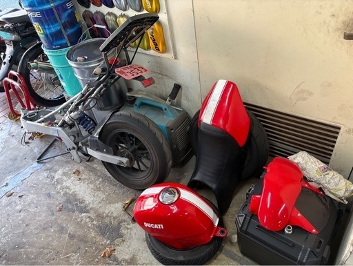 中華モンキーrフレーム　タンクカウル類