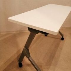 オフィステーブル　オフィス机　折りたたみ机（美品）の画像