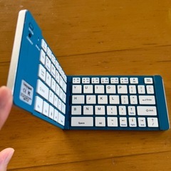 折りたたみワイヤレスキーポード　Bluetooth　充電式の画像