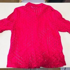 涼しいシャツ赤Mサイズの画像