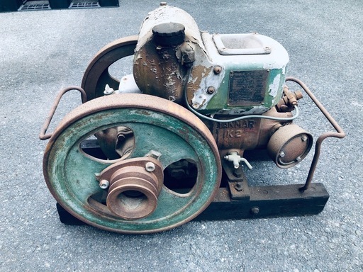 古い発動機です