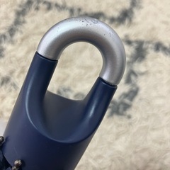 【募集中】キッズ　折りたたみ雨傘　ネイビー　カラビナ付きの画像