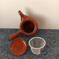 花模様の茶色い急須 茶こし付き 未使用品 の画像