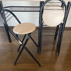 カウンターテーブル 木目調 収納ありパ イプイス2脚付の画像