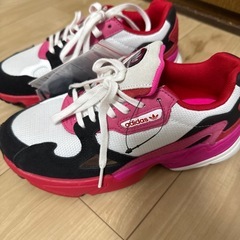 adidas新品スニーカー23の画像