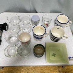 キッチン用品（コップ/肉ハンマー/フック付き吊り戸棚バスケット）の画像