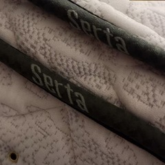 ベッドとマットレスの画像