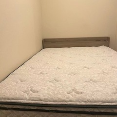 ベッドとマットレスの画像