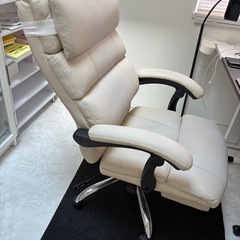 【美品】リクライニング オフィスチェア クリーム レザー調の画像