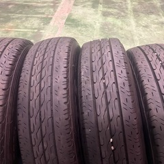 引き取り限定！185/75R15 106/104Lの画像