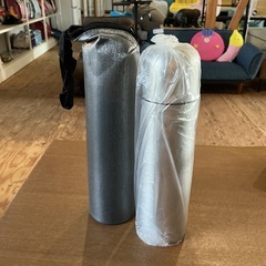 美品🤩 Strong Bottle ストロングボトル 携帯ポーチ付き❗️ 真空二重構造 容量470ml ステランス用 携帯用魔法瓶　シルバー 水筒 の画像