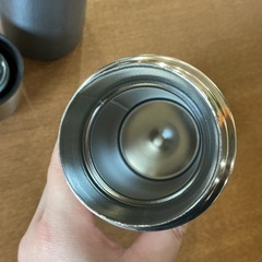 美品🤩 Strong Bottle ストロングボトル 携帯ポーチ付き❗️ 真空二重構造 容量470ml ステランス用 携帯用魔法瓶　シルバー 水筒 の画像