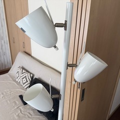 フロアランプ　3スポットの画像