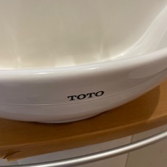 TOTO手洗い器とペーパーホルダーセットの画像