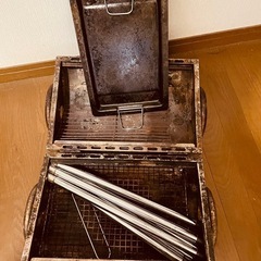 バーベキューコンロセット　コンパクト 写真のように使用感ありますが、まだまだ使用できます。の画像