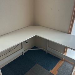 パソコンデスクの画像