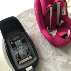 マキシコシのチャイルドシート&専用取付ベースのセットの画像