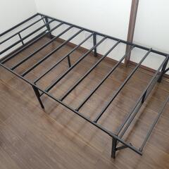 ニトリのマットレスとアマゾンで購入したベットフレームの画像