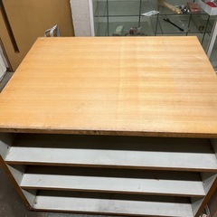 【急募】無料で差し上げます。特注木製作業台　オークションの撮影台としても使えます。明日7:00〜取り壊し予定の画像
