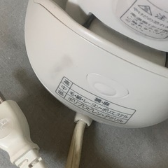 アイロンとアイロン台の画像