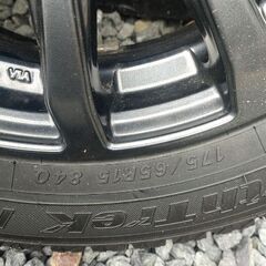 バリ溝スタッドレス☆アクア、フィット、☆コンパクトサイズ車に☆175/65r15の画像