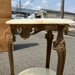アンティーク家具 大理石 2段 ゴージャス　高級感　サイドテーブル　ビンテージ　ヴィンテージ　花台　ゴールド　ラック　収納棚　机　コーヒーテーブル　丸テーブルの画像