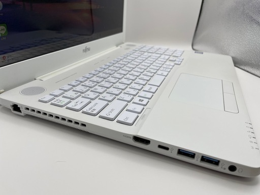 ノートパソコン/白/i7/8GB/SSD512GB/Office/在宅/富士通