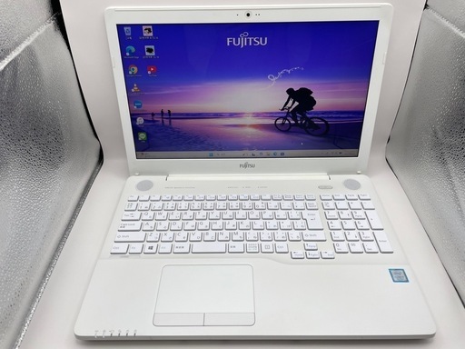 ノートパソコン/白/i7/8GB/SSD512GB/Office/在宅/富士通