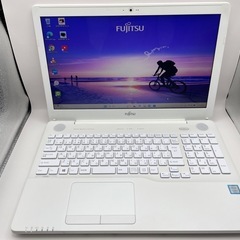 ノートパソコン/白/i7/8GB/SSD512GB/Office/在宅/富士通の画像