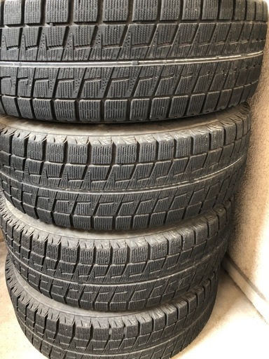 車のパーツ　タイヤ　冬のタイヤ