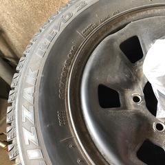 車のパーツ　タイヤ　冬のタイヤの画像