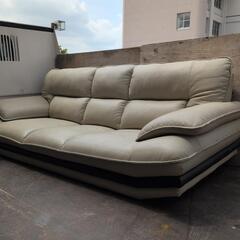 三人掛けソファーの画像