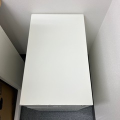 鍵付き袖机の画像