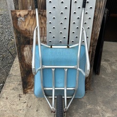 一輪車 手押し車 ネコの画像