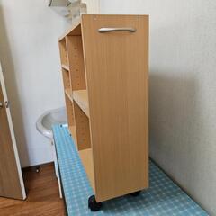 スリム収納棚　木製　キャスター付きの画像