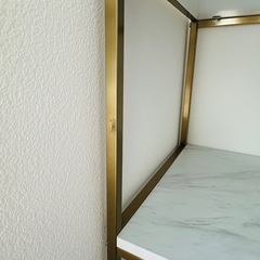 【引き取り日限定】棚、ゴールドフレームの画像